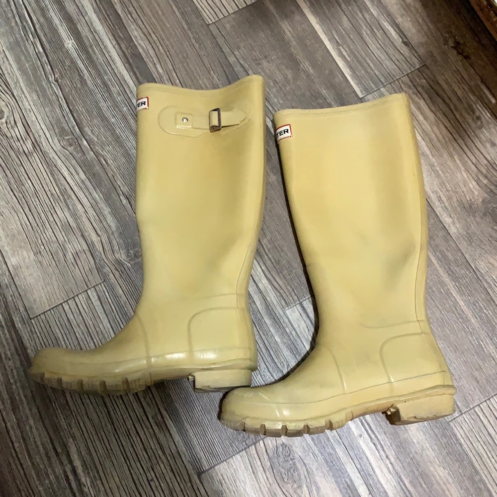 Hunter glossy rain boots